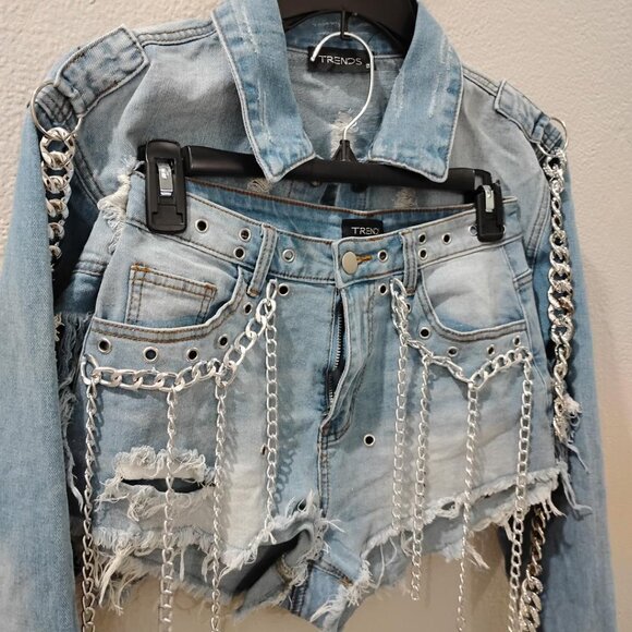 TRENDS -S- Crop Top Ripped Jean Jacket & short set - Picture 7 of 7